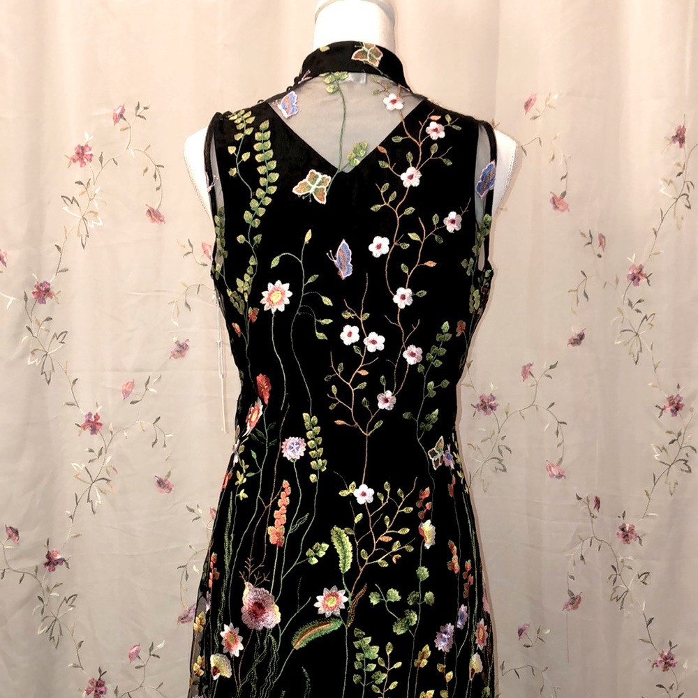 NWT Ecru Embroidered Dress - Picture 3 of 15